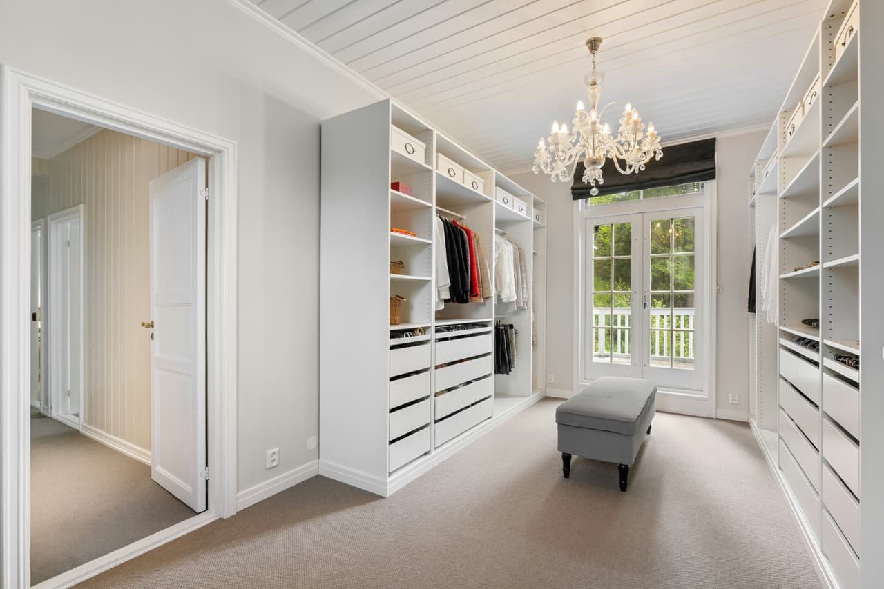 Walk-In Closets closet