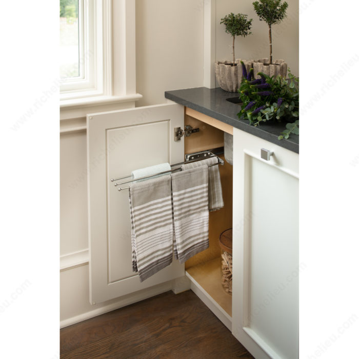 Towel Pull-Out Bar